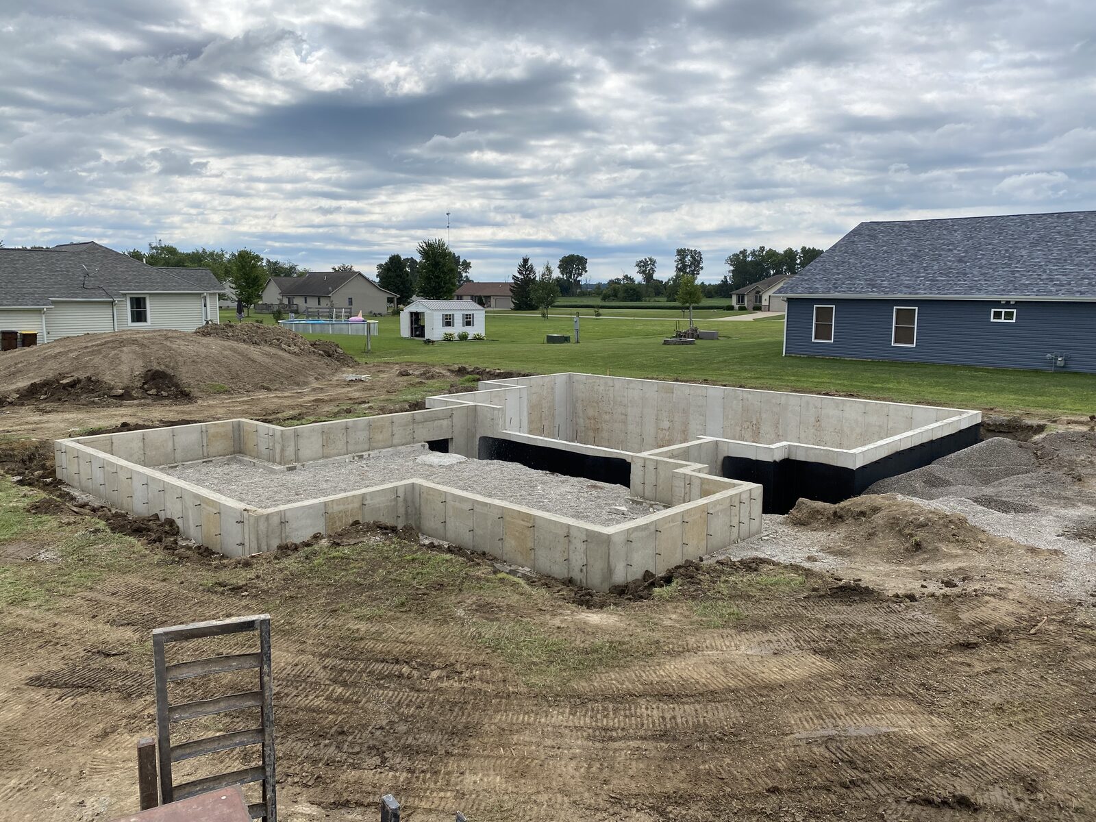 Poured residential concrete walls — photo 1