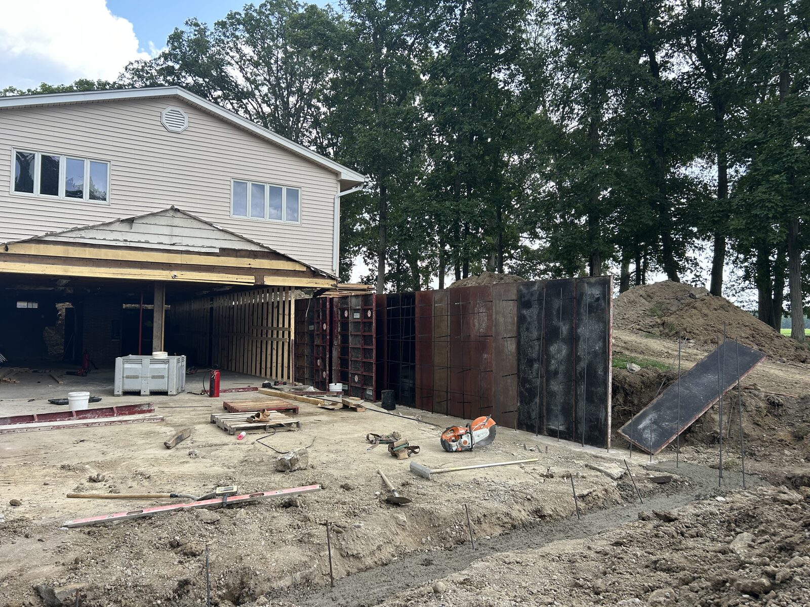 Poured residential concrete walls — photo 10
