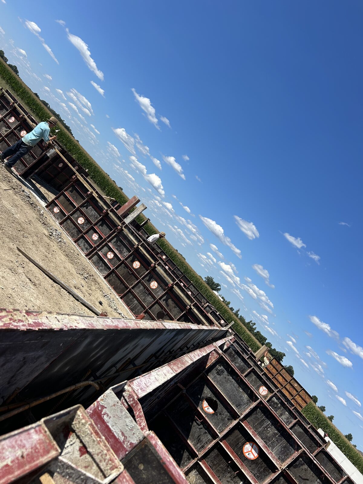 Poured residential concrete walls — photo 12