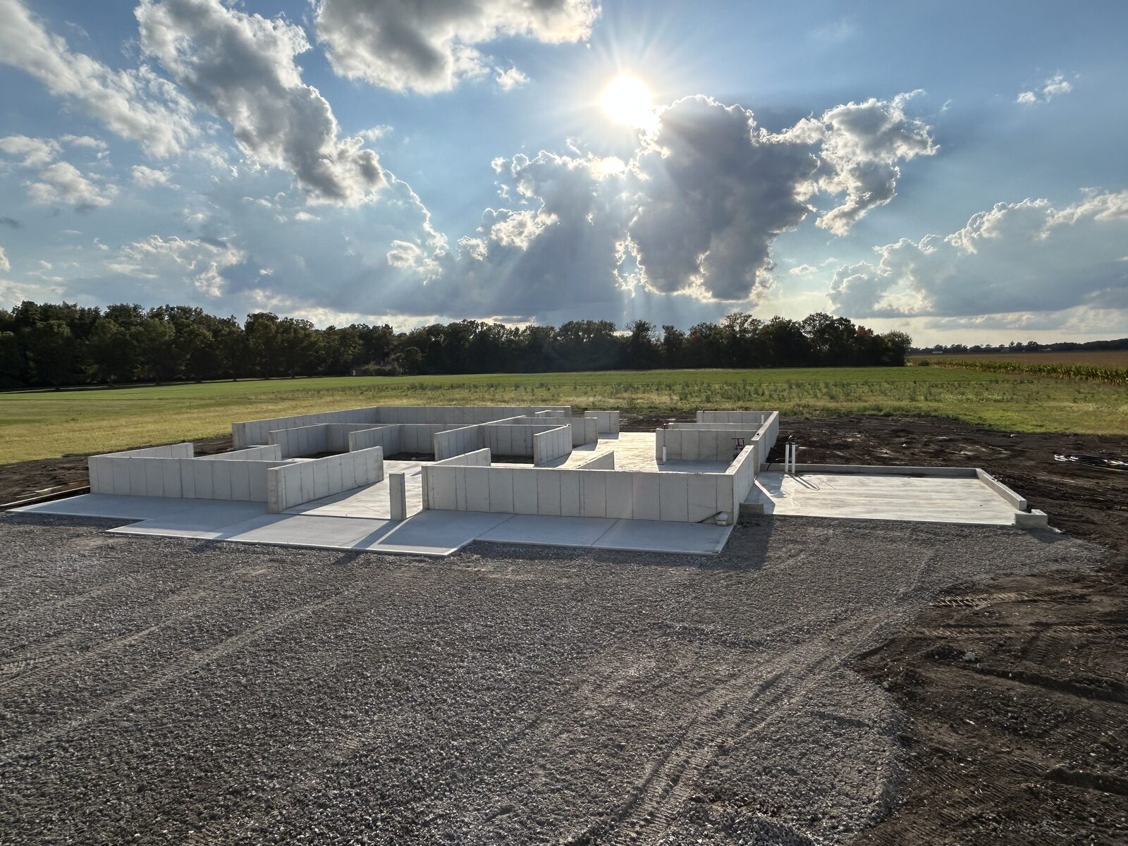 Poured residential concrete walls — photo 13