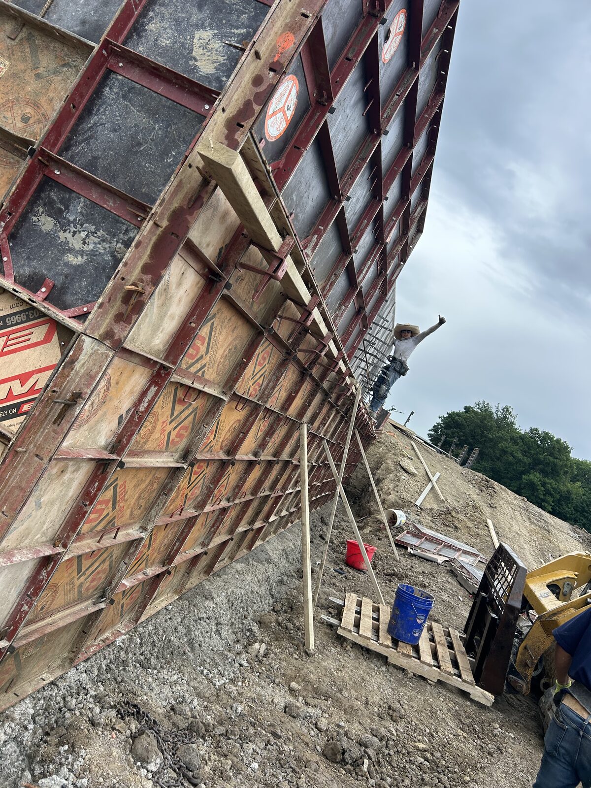 Poured residential concrete walls — photo 15
